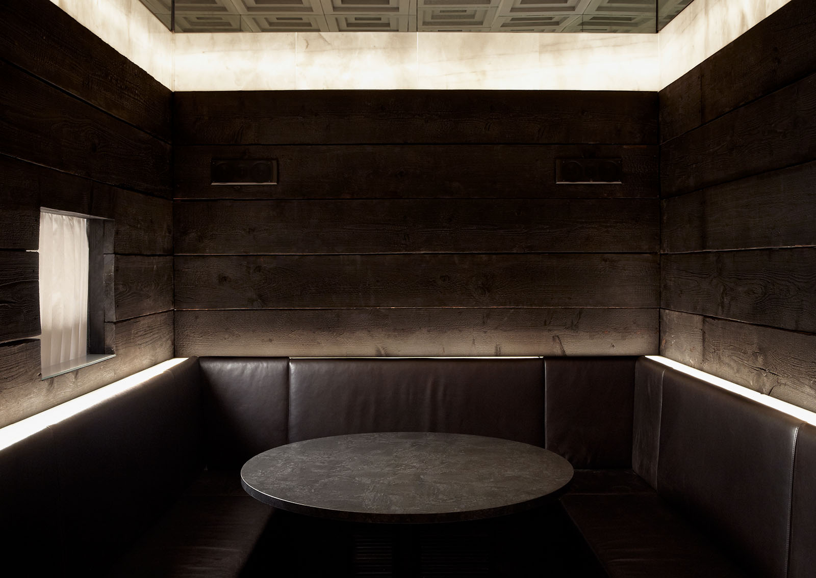 Fotoaufnahmen der Bar „Glück verheisende Wiese“ in Kassel: Interior Design von Oliver Vogt, Berlin
