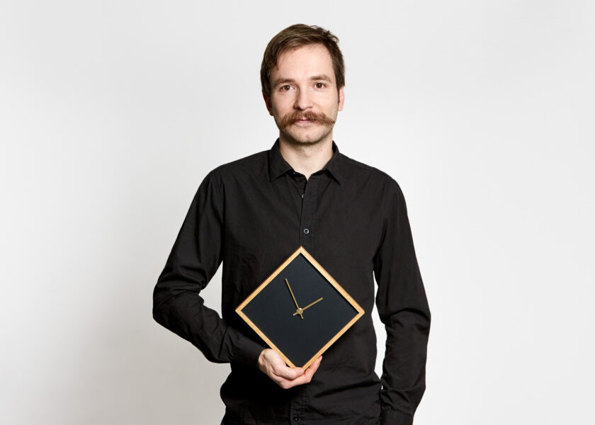 Tabletop-Fotoaufnahmen von Design-Objekten: „The Square“ Wand- und Standuhr hergestellt von Constantin Lindner // www.constantin-lindner.de